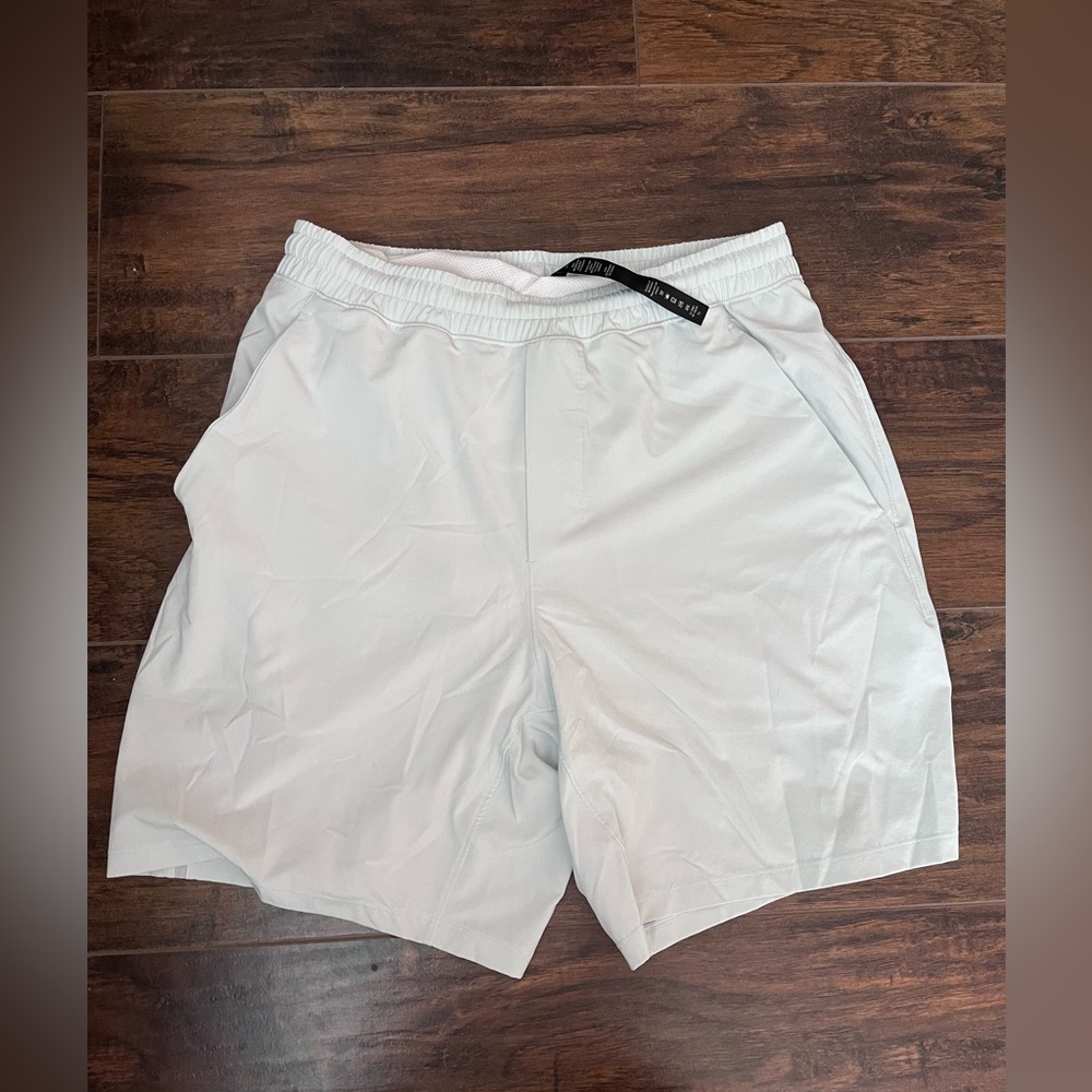 Men’s Lululemon 7” Pace Breaker lined shorts